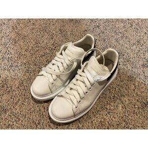 Alexander McQueen Women's Oversized Sneakers White/ Black 553770